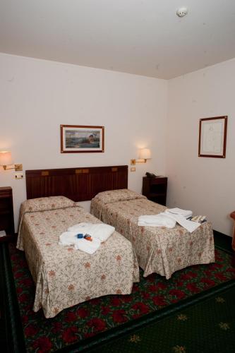 Hotel Candiani - Tap to explore photos