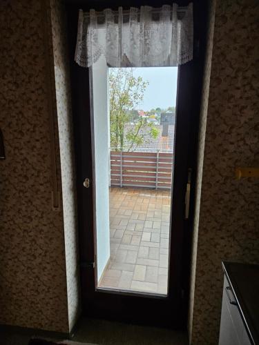 2 Zimmer Apartment-Ferienwohnung mit Balkon, ausgestatteter Küche und Bad