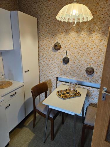 2 Zimmer Apartment-Ferienwohnung mit Balkon, ausgestatteter Küche und Bad