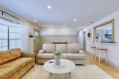 Rustic 3 bedroom Home in Welsey Chapel! in Wesley Chapel, USA