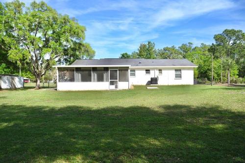 Rustic 3 bedroom Home in Welsey Chapel!