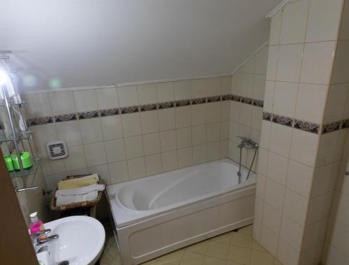 Guest House Fena - image 3