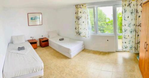 Krimski Guest House and Bungalows in بيالا