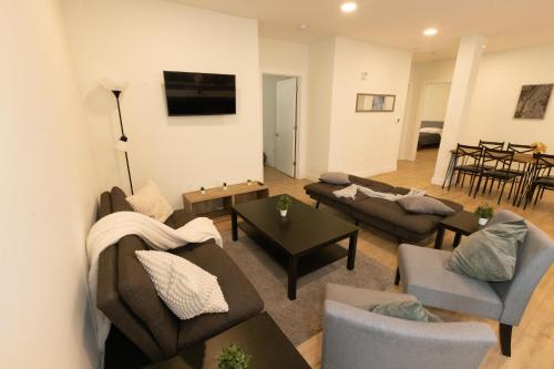 Spacious 3-BR Luxury Suite near New York City in Union City, USA