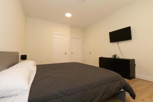 Spacious 3-BR Luxury Suite near New York City in Union City, USA