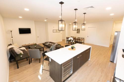 Spacious 3-BR Luxury Suite near New York City in Union City, USA