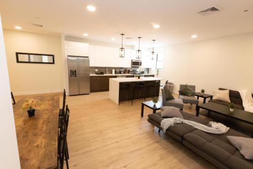 Spacious 3-BR Luxury Suite near New York City in Union City, USA