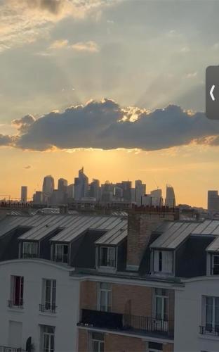 Étage d’un duplex au 17ème arr de Paris , vue sur le Défense, à 10min des champs Élysée