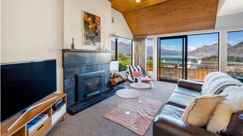 Villa Tuke- Free Parking- Fire Place - image 6