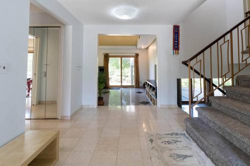 Urban oasis-lake/beach/boat in city. Sleeps 8-12. in Orchard Lake, USA