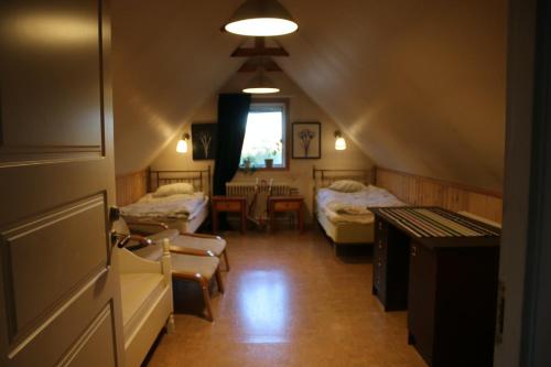 Boende pa landet nara sjo med bat in Markaryd