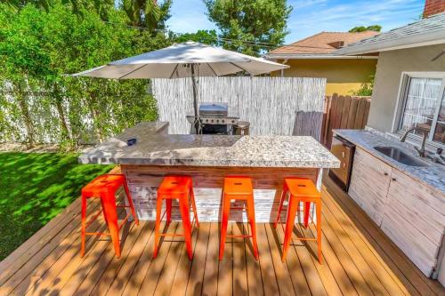 King-Suite w/Bar & Barbecue area in beautiful yard