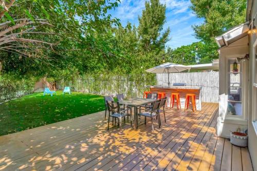 King-Suite w/Bar & Barbecue area in beautiful yard