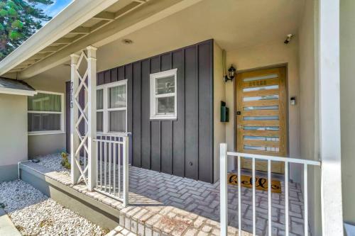 King-Suite w/Bar & Barbecue area in beautiful yard