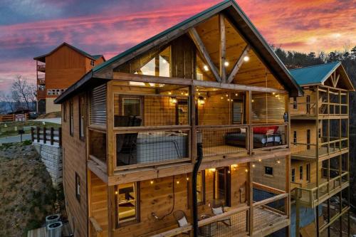 Cozy Family Cabin w/ Hot Tub in Sevierville