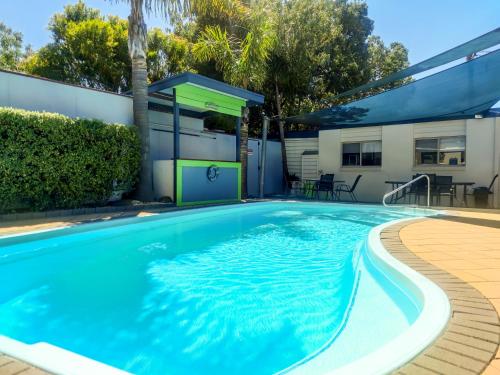 Exterior view of Portarlington Beach Motel