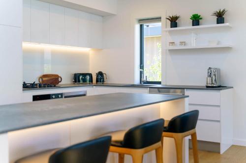 Three Bedroom Apartment image 10