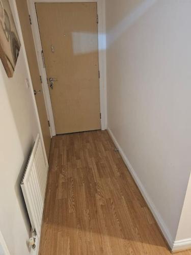 Big double room with bathroom in 2 bedroom flat kitchen is shared