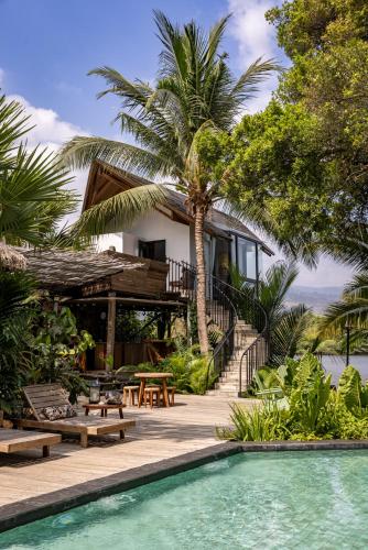 11 bedrooms, 25 beds