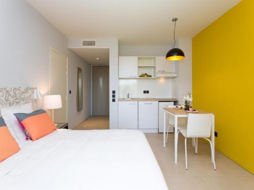 아도니스 무장 - 편의 시설/서비스