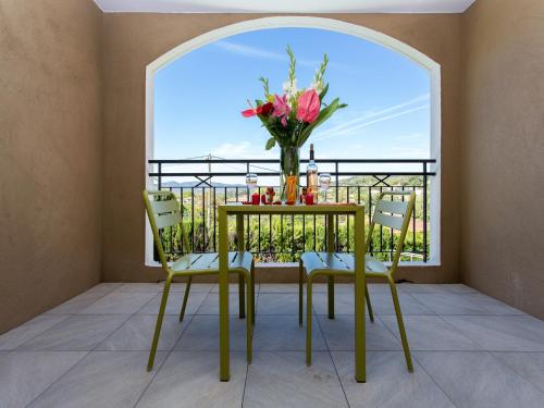 Balcony/terrace, Privilege Appart-Hotel Domaine De Mai - parking gratuit in Mougins