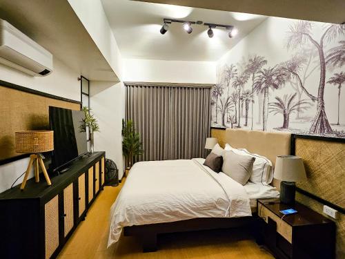 Tropical Oasis w/ the best view of BGC + Netflix, Metro Manila