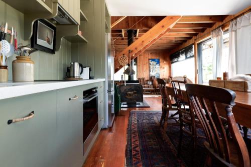 Beachside Barn Family Getaway in Low Head