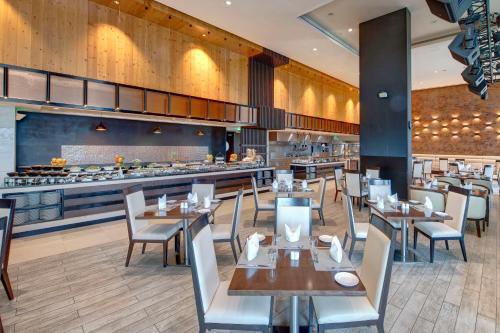 Metropolitan Hotel Dubai - image 13