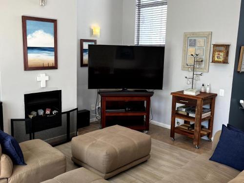 Luxury Apartment image 5