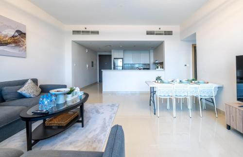 Homes Beyond l Spacious 2BR Creekside Lifestyle, Дубай (фото 2)