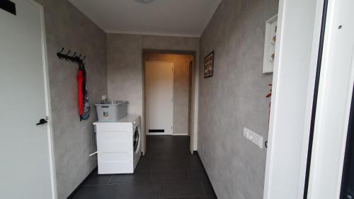 Luxe zomerwoning met omheinde tuin voor hond en kinderen in Шаген