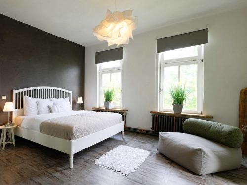 Two-Bedroom Apartment with Shower  image 6