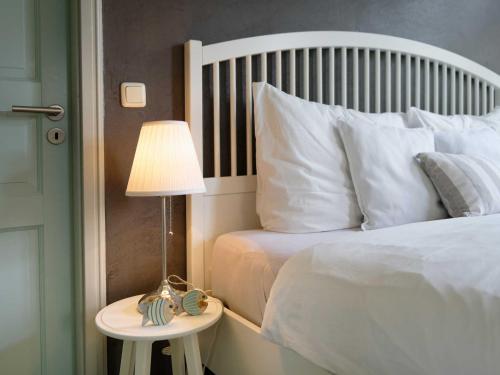 Two-Bedroom Apartment with Shower  image 5