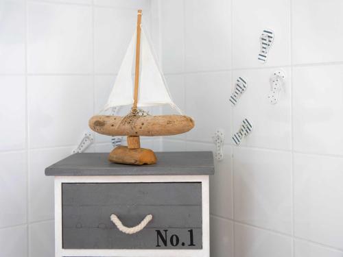 Two-Bedroom Apartment with Shower  image 1