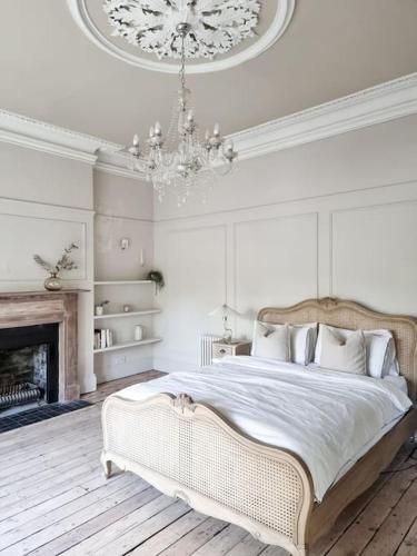 Spacious Victorian property in วิลการ์ พาร์ค แอเรีย