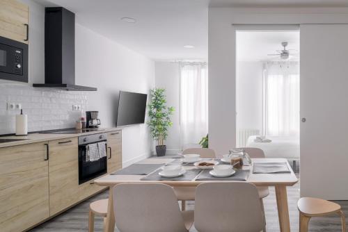 1893 apartment 180 m. from the Old Town, A/C, Bilbao