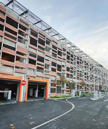 Loft Central Spacieux - Parking Inclus in มานอสก์