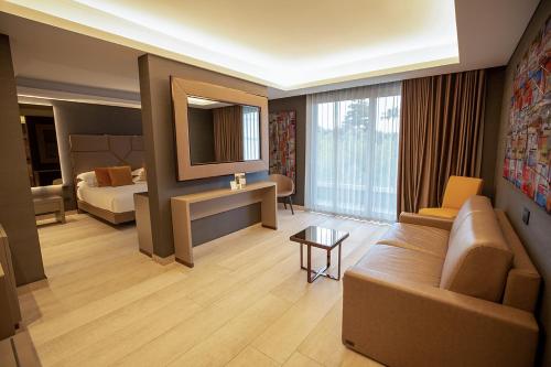 Junior Suite with Lateral Sea View