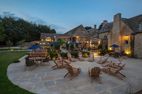 Large Stylish Luxury Cotswold Cottage - ideal for families, w/ EV charging in Syreford