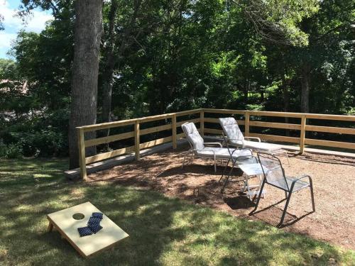 Charming Cape Close to Beaches and Downtown in Barnstable, USA