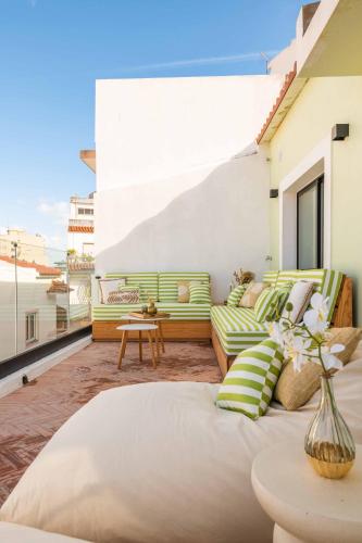 Buitenkant, Beach Townhouse - Luxury, Wi-Fi, AC, 2 mins from the beach in Silves