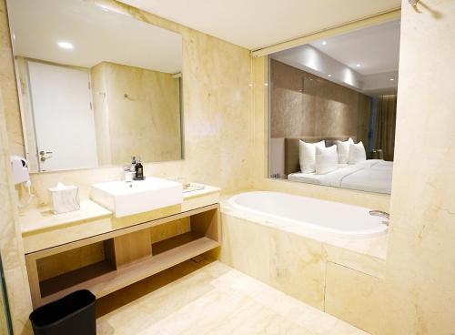 room detail thumbnail 2