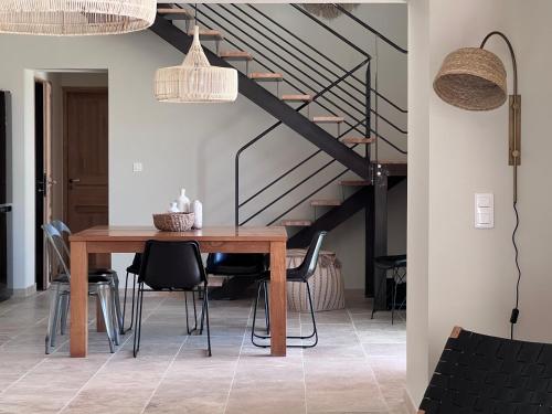 บริการและสิ่งอำนวยความสะดวก, Le Mazet d'Ernestine - Piscine et Cheminée (Le Mazet d'Ernestine - Piscine et Cheminee) in ฟองวิเย่