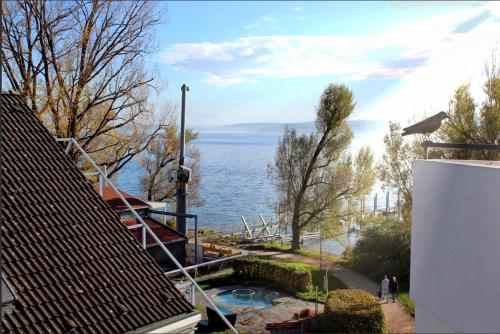 Apartment with Lake View