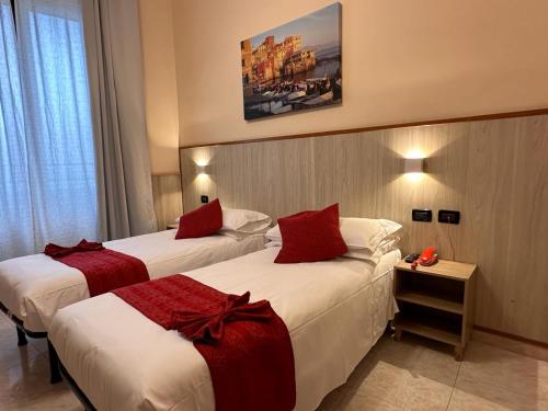 Twin Room image 3