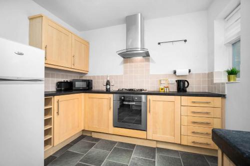 3 Bedroom House - Garden - Parking - Interior Designed - Netflix - Wifi - 52H, Бирмингем (фото 9)