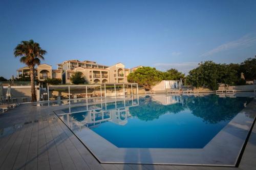 The Bay Hotel & Suites - image 12