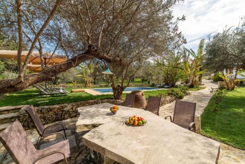 Garden, Klapas by PosarelliVillas in Krionerida
