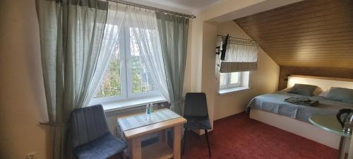 Double Room image 4