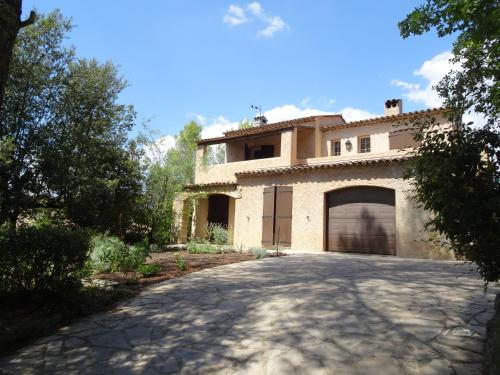 06D - Appartement spacieux avec terrasses, jardin et piscine, Roquefort-les-Pins (Foto 3)